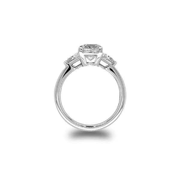 Verlobungsring aus Gold mit Diamanten