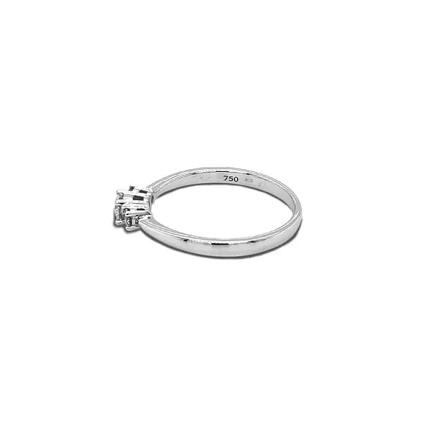 Goldring mit Diamanten