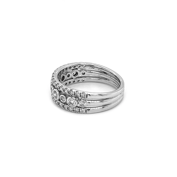 Goldring mit Diamanten