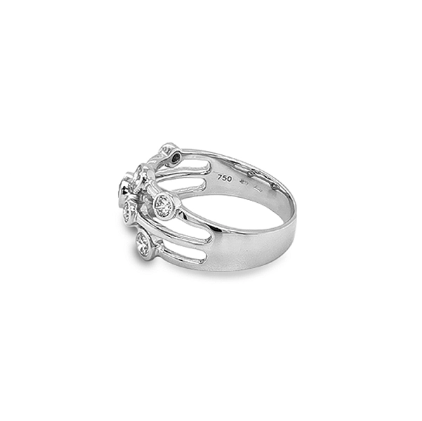 Goldring mit Diamanten