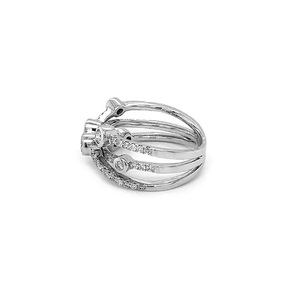 Goldring mit Diamanten