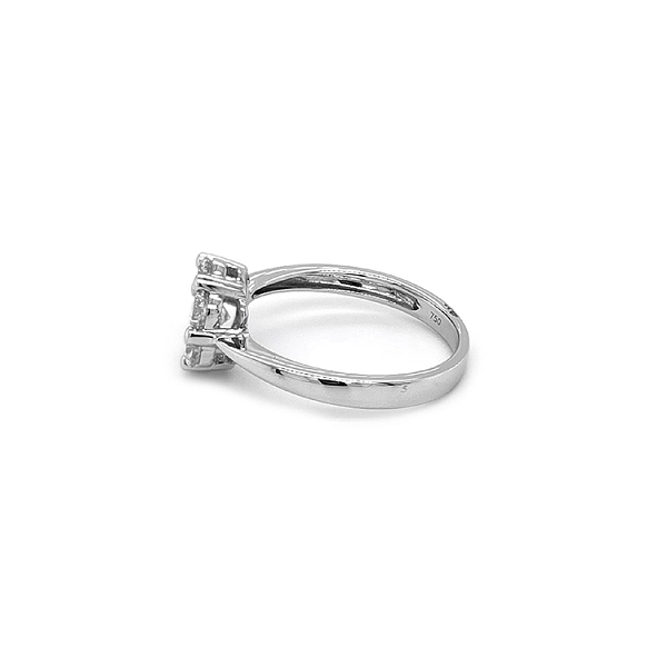 Goldring mit Diamanten