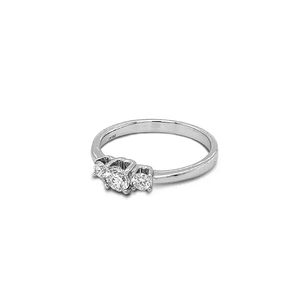 Goldring mit Diamanten