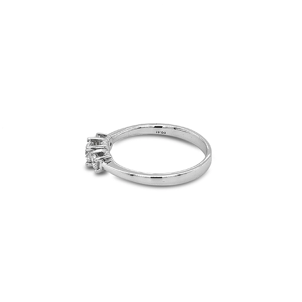 Goldring mit Diamanten