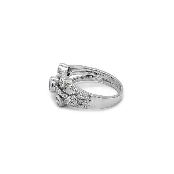 Goldring mit Diamanten