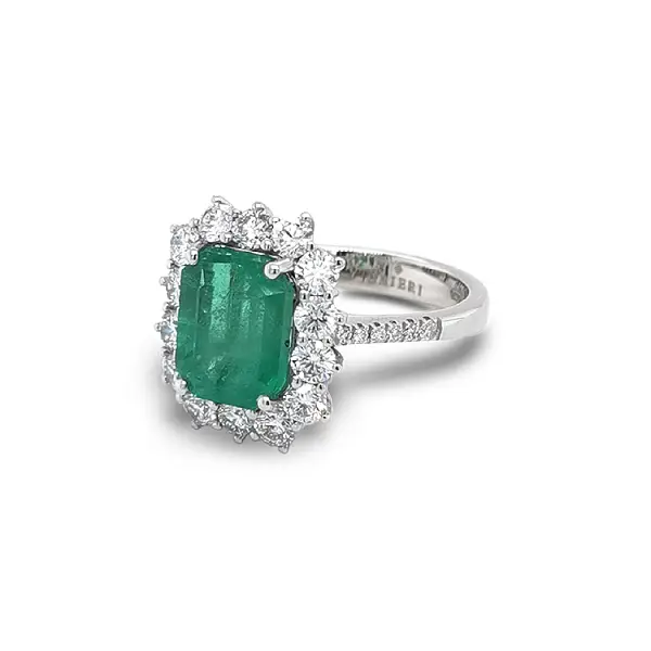 Goldring mit Smaragd und Diamanten