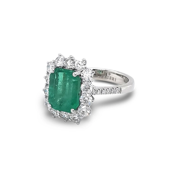 Goldring mit Smaragd und Diamanten
