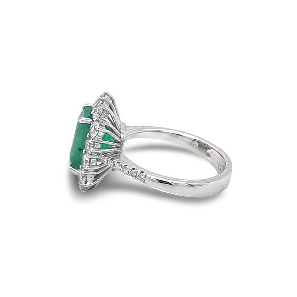 Goldring mit Smaragd und Diamanten
