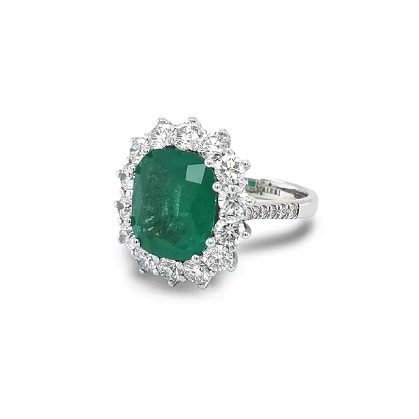 Goldring mit Smaragd und Diamanten