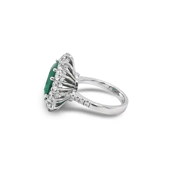 Goldring mit Smaragd und Diamanten