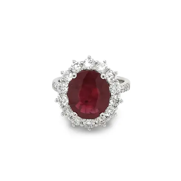 Goldring mit Rubin und Diamanten