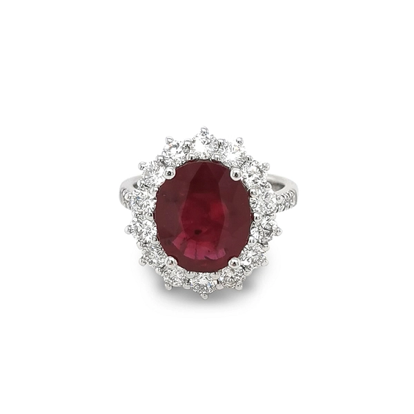 Goldring mit Rubin und Diamanten