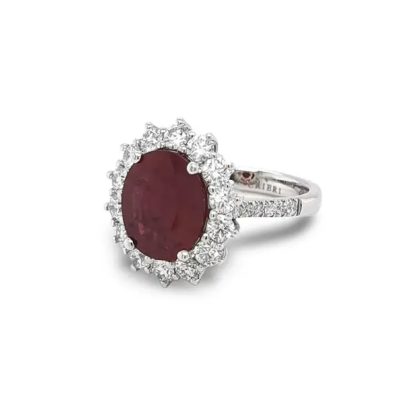 Goldring mit Rubin und Diamanten