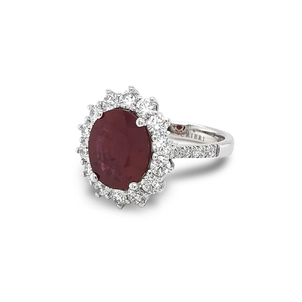 Goldring mit Rubin und Diamanten