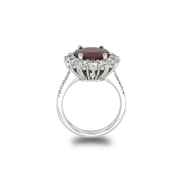 Goldring mit Rubin und Diamanten