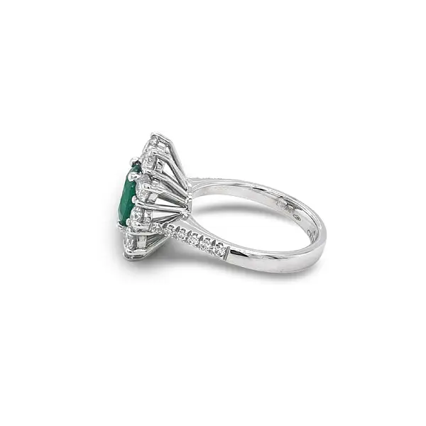 Goldring mit Smaragd und Diamanten