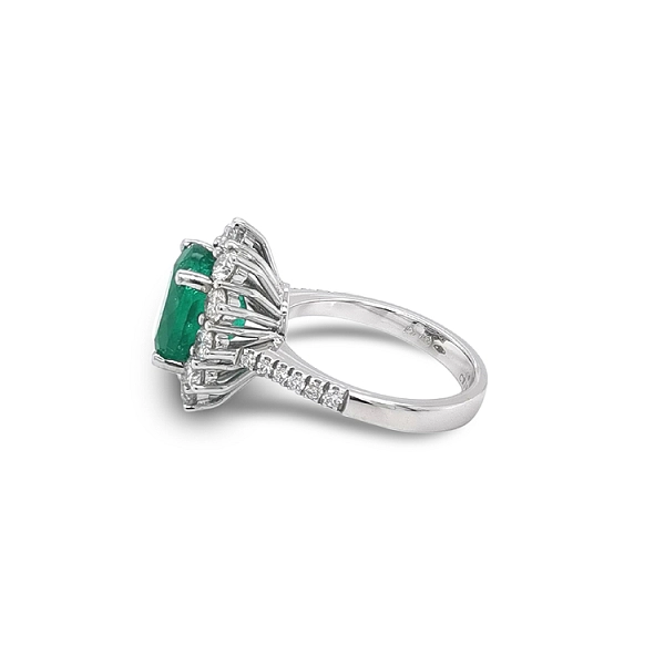 Goldring mit Smaragd und Diamanten