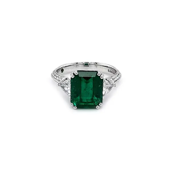 Goldring mit Smaragd und Diamanten