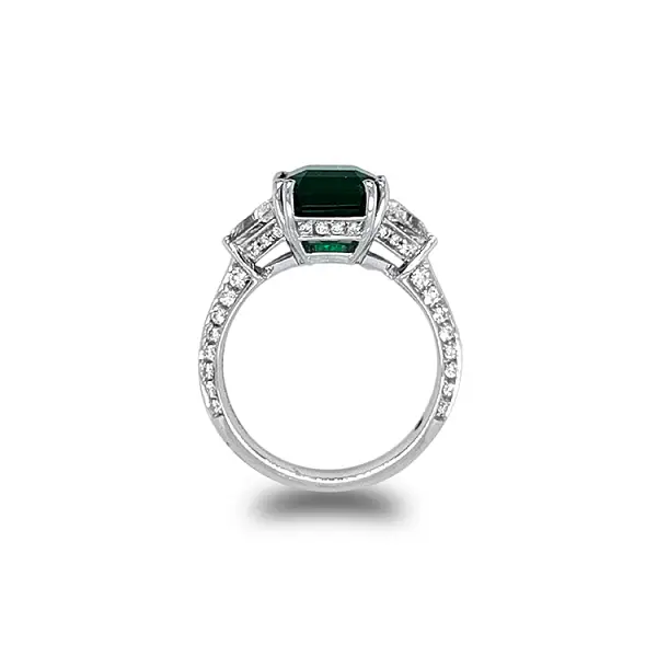 Goldring mit Smaragd und Diamanten