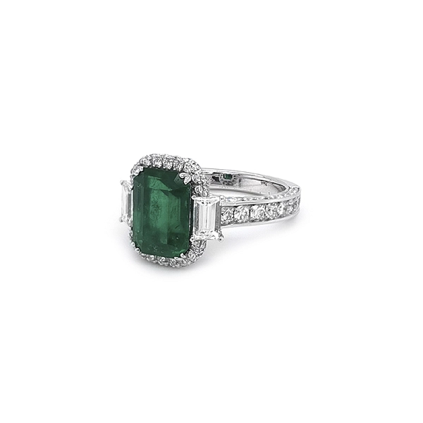 Goldring mit Smaragd und Diamanten