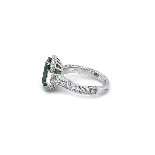 Goldring mit Smaragd und Diamanten