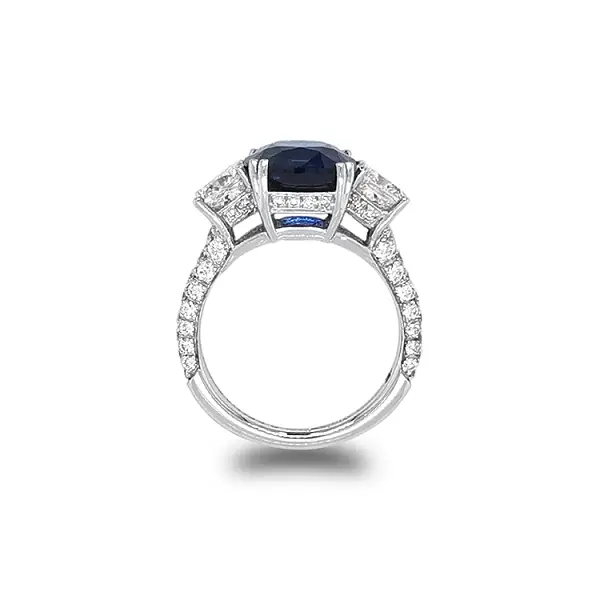 Goldring mit Saphir und Diamanten