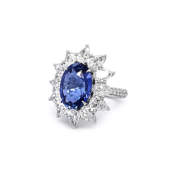 Goldring mit Saphir und Diamanten