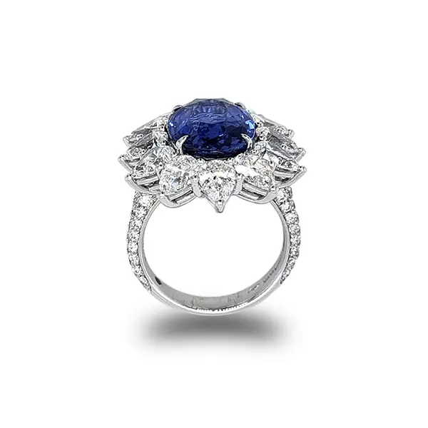 Goldring mit Saphir und Diamanten