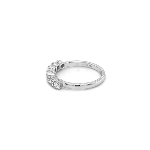 Goldring mit Diamanten