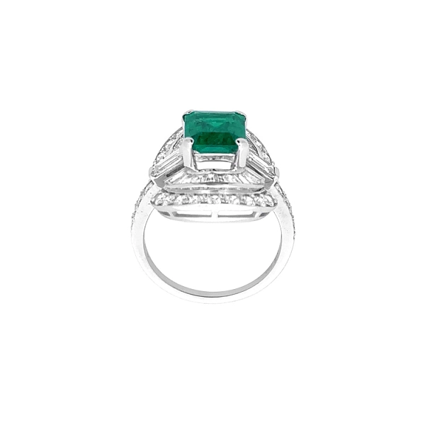 Goldring mit Smaragd und Diamanten