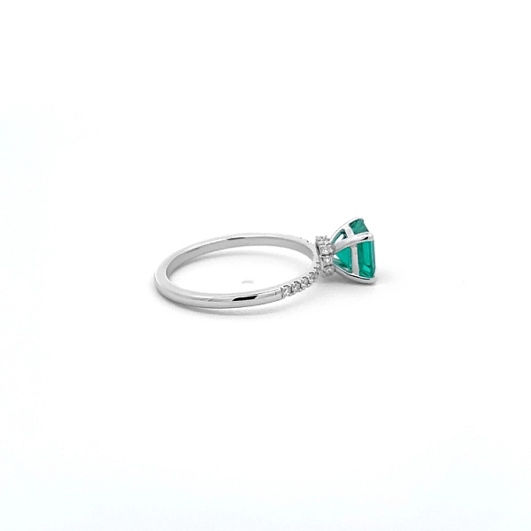 Goldring mit Smaragd und Diamanten