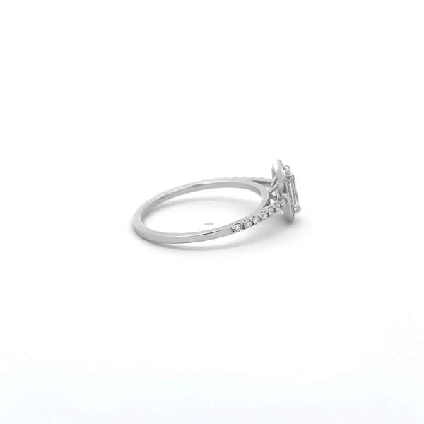 Verlobungsring aus Gold mit Diamanten