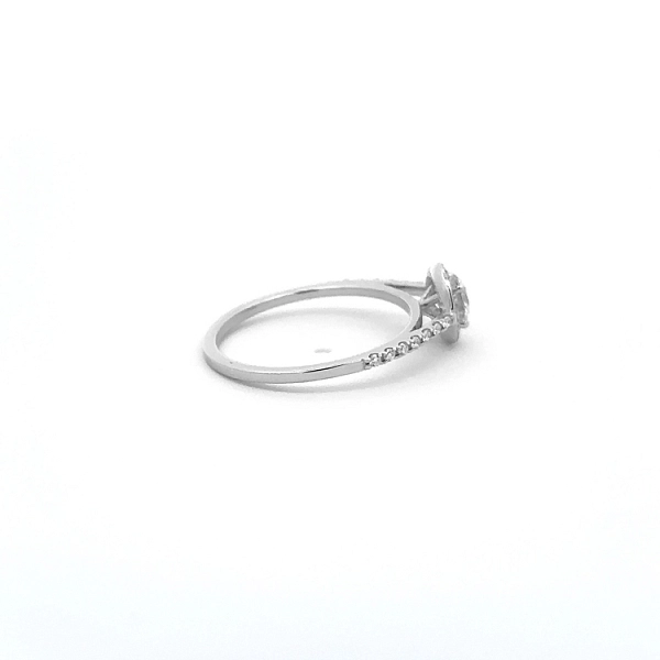 Verlobungsring aus Gold mit Diamanten
