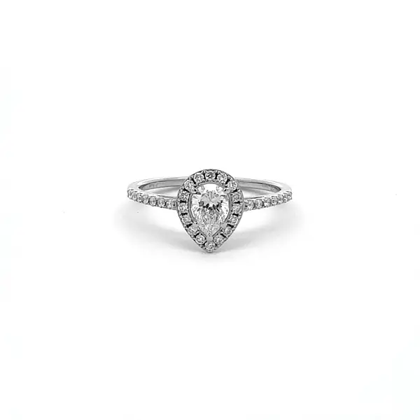 Verlobungsring aus Gold mit Diamanten