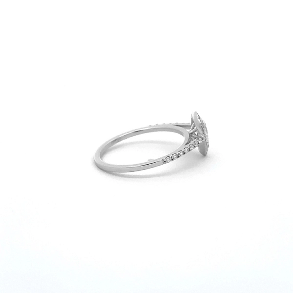 Verlobungsring aus Gold mit Diamanten