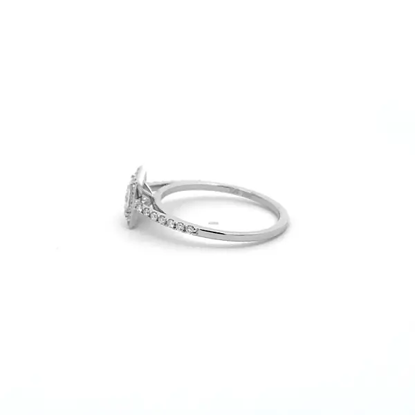 Verlobungsring aus Gold mit Diamanten