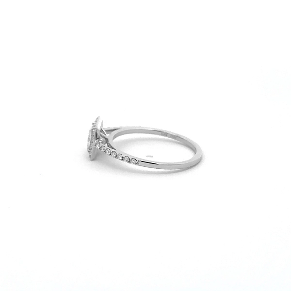 Verlobungsring aus Gold mit Diamanten