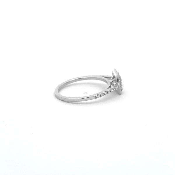 Verlobungsring aus Gold mit Diamanten