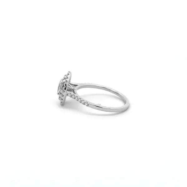 Goldring mit Diamanten