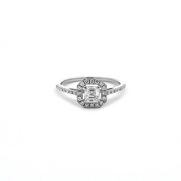 Verlobungsring aus Gold mit Diamanten