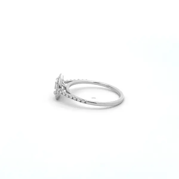 Verlobungsring aus Gold mit Diamanten