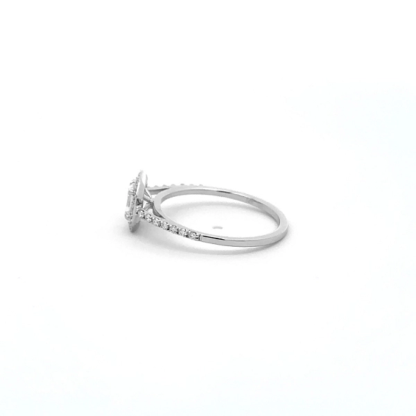 Verlobungsring aus Gold mit Diamanten