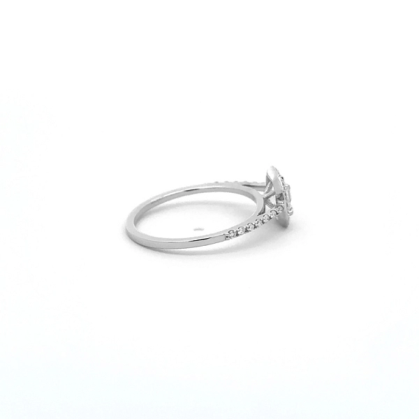 Verlobungsring aus Gold mit Diamanten