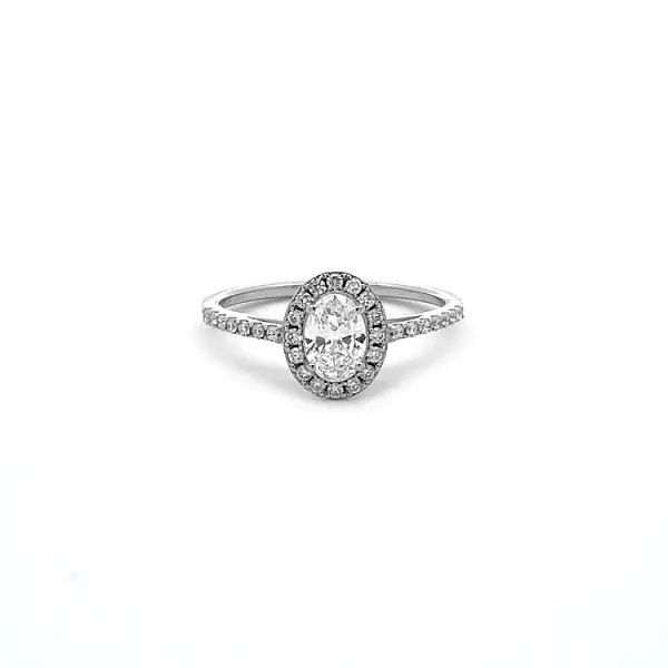 Verlobungsring aus Gold mit Diamanten