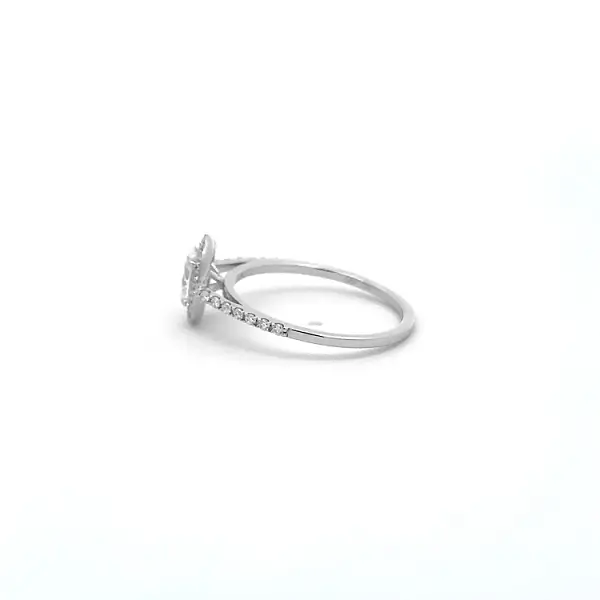 Verlobungsring aus Gold mit Diamanten