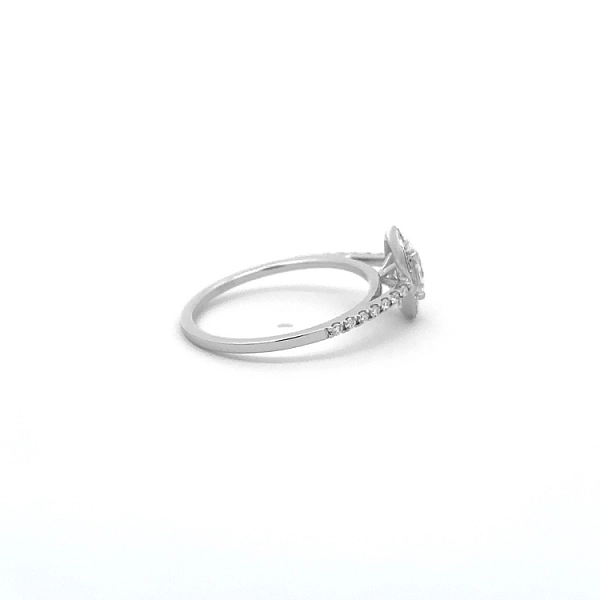 Verlobungsring aus Gold mit Diamanten