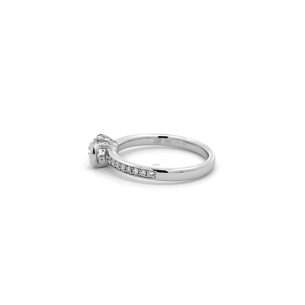 Goldring mit Diamanten