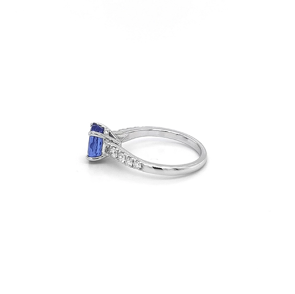 Goldring mit Tansanit und Diamanten