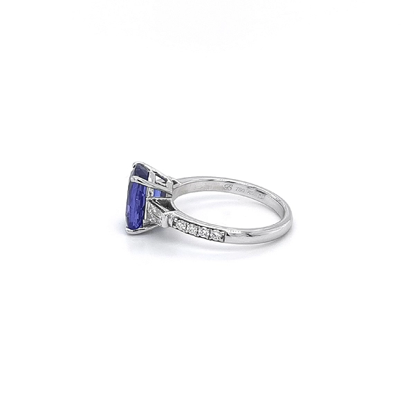Goldring mit Tansanit und Diamanten