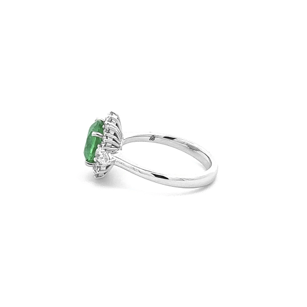 Goldring mit Smaragd und Diamanten